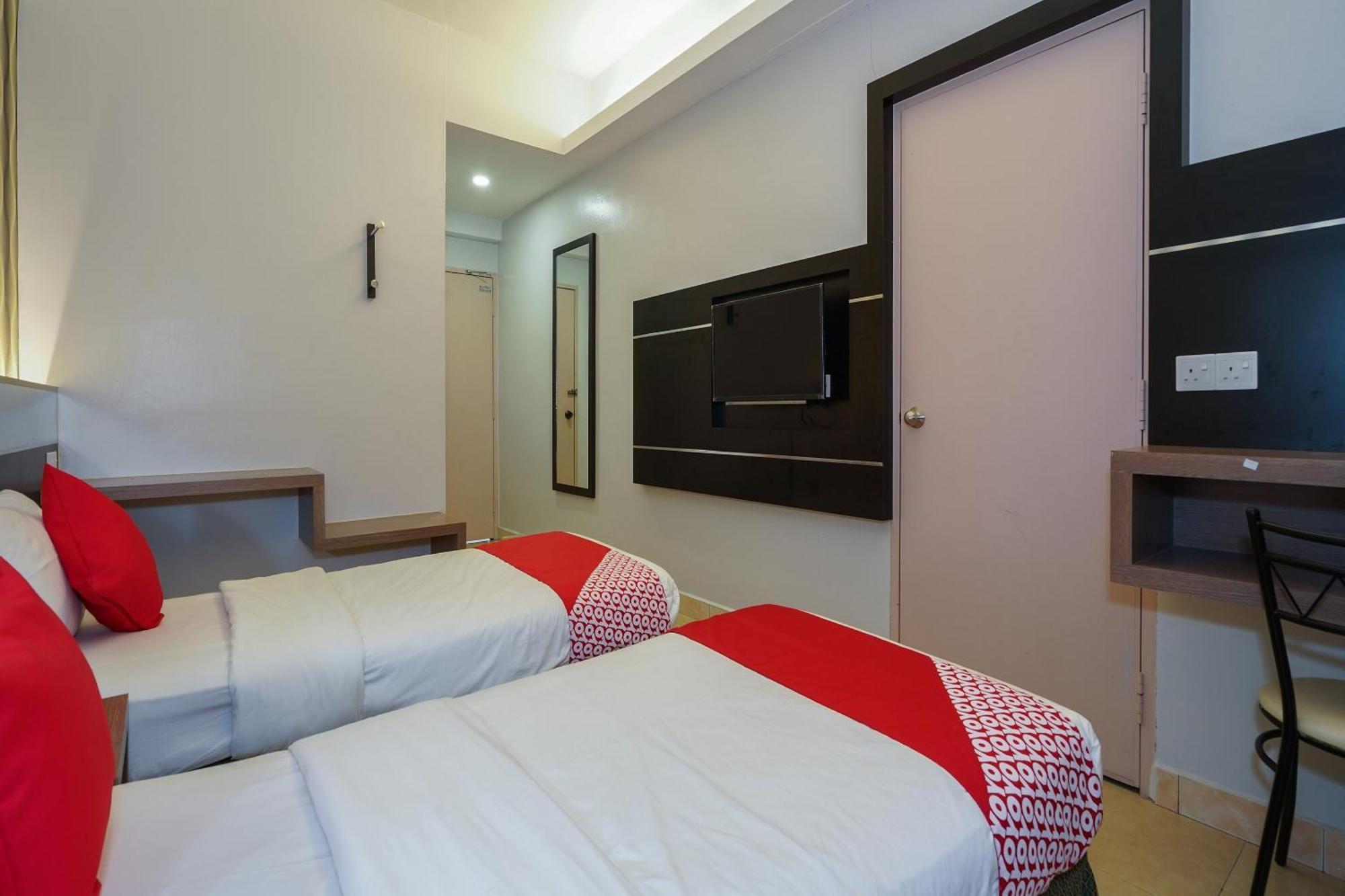 Hotel O Hotel Orchard Inn Lumut Eksteriør bilde