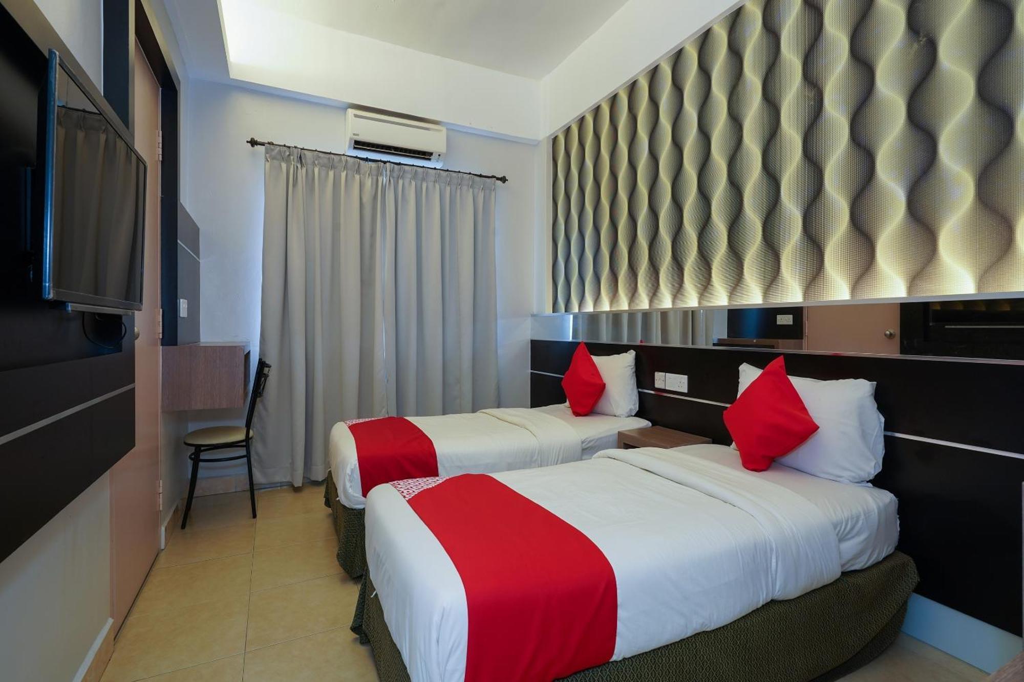 Hotel O Hotel Orchard Inn Lumut Eksteriør bilde